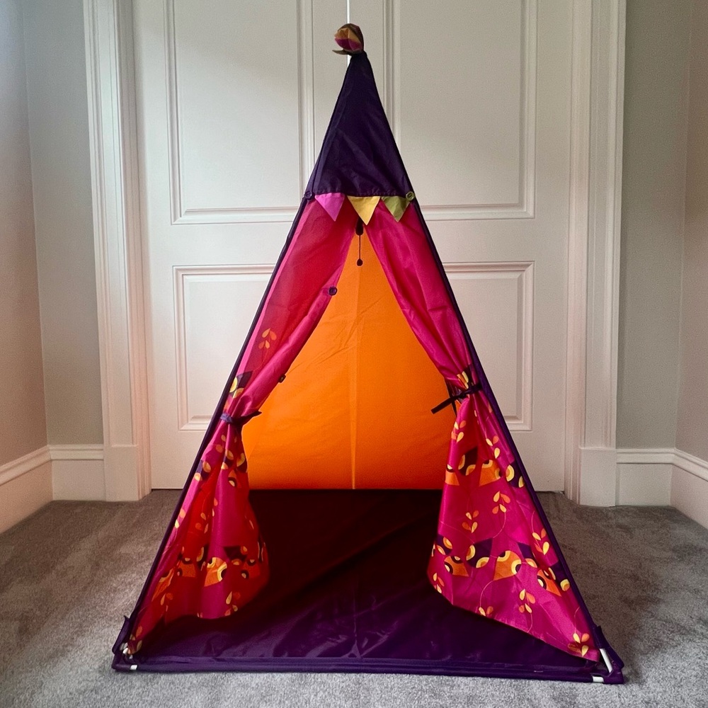 Teepee Tent with light NWT